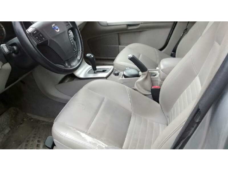 volvo s40 berlina del año 2006