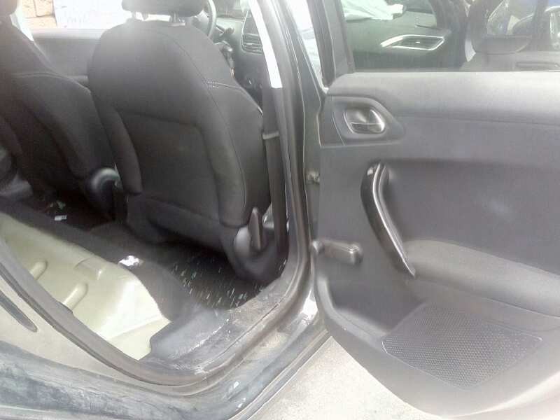 peugeot 208 del año 2015