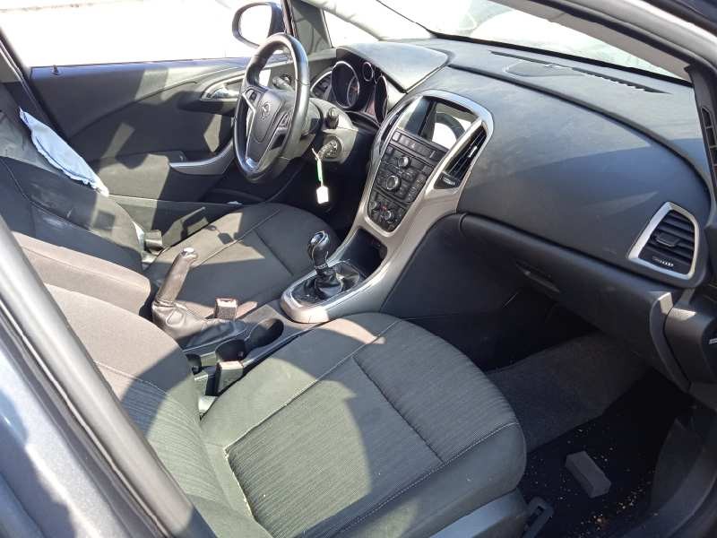 opel astra j sports tourer del año 2011