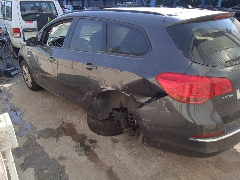 opel astra j sports tourer del año 2011