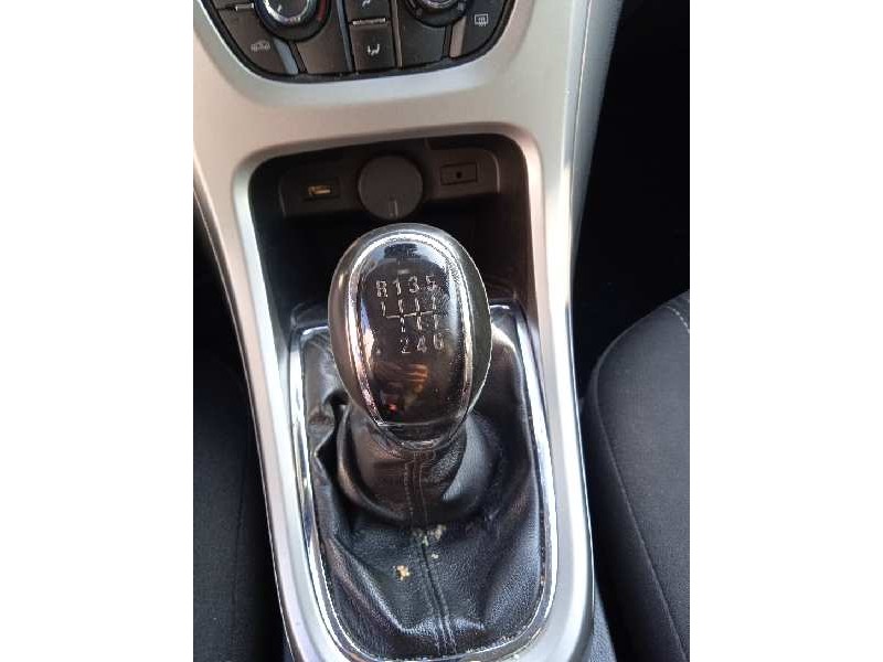 opel astra j sports tourer del año 2011