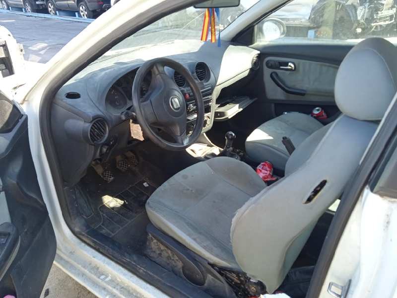 seat ibiza (6l1) del año 2002
