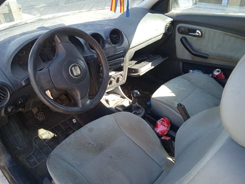 seat ibiza (6l1) del año 2002