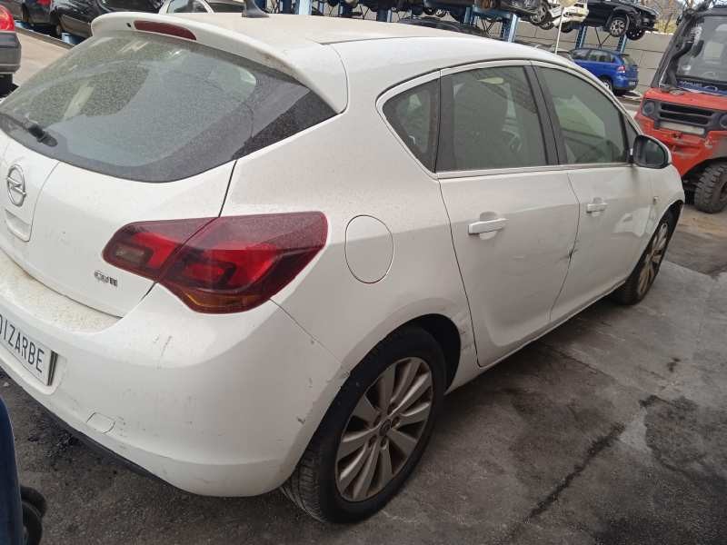 opel astra j lim. del año 2010