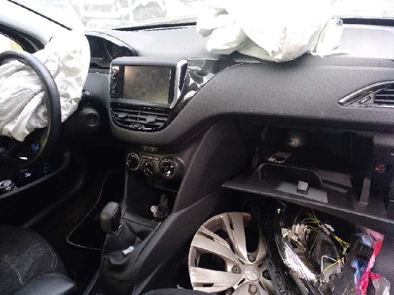 peugeot 208 del año 2013