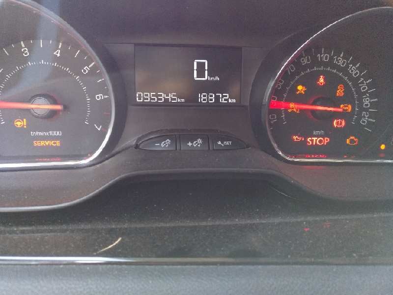 peugeot 208 del año 2013