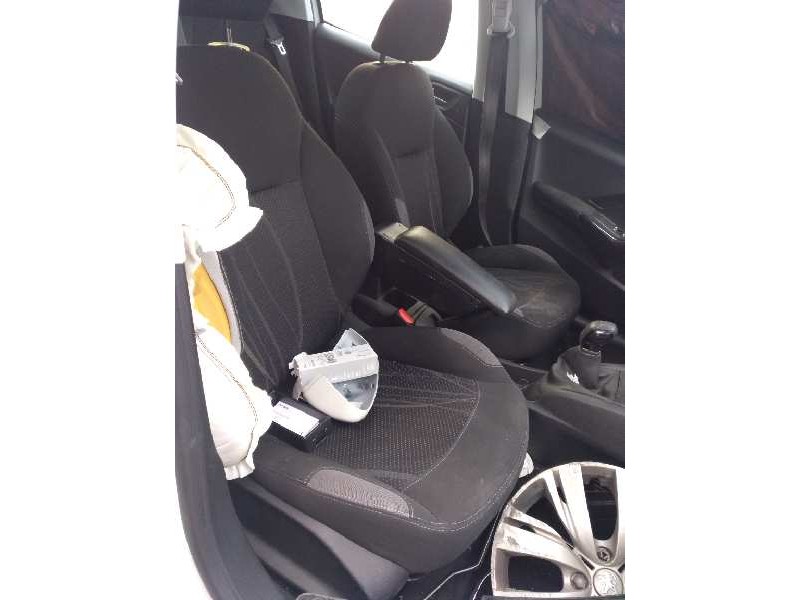 peugeot 208 del año 2013