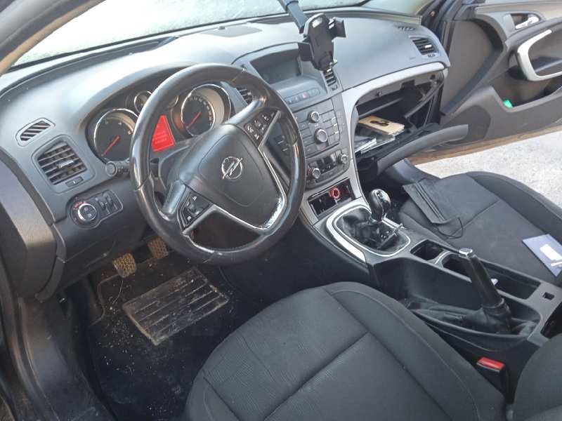 opel insignia berlina del año 2011