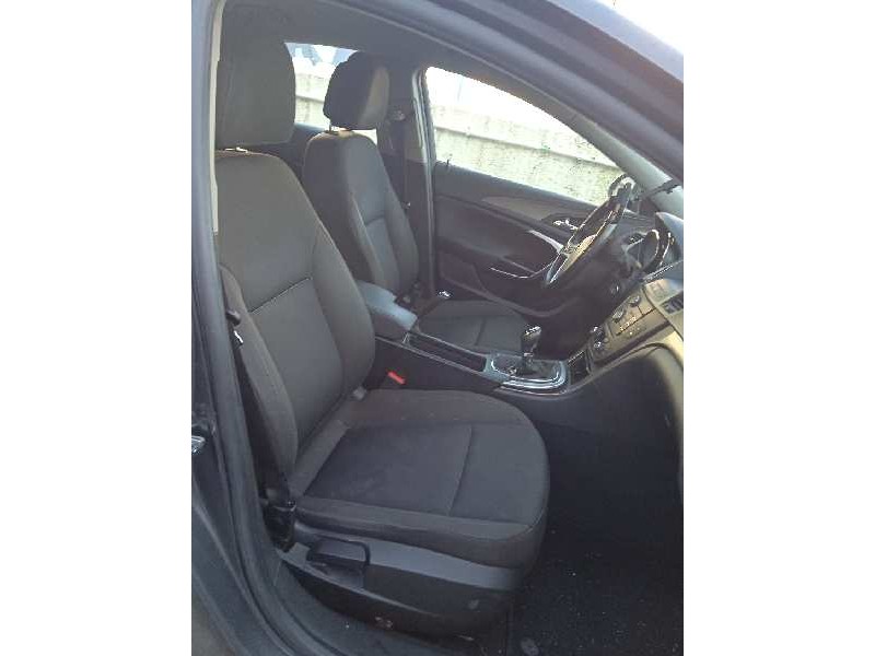 opel insignia berlina del año 2011