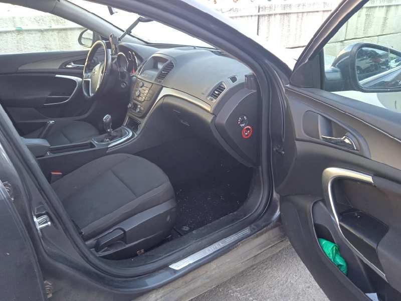 opel insignia berlina del año 2011