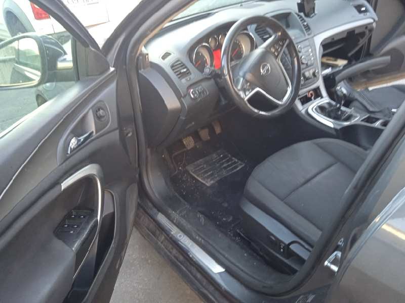 opel insignia berlina del año 2011