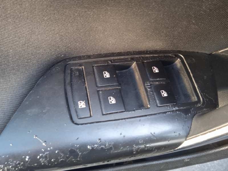 opel insignia berlina del año 2011