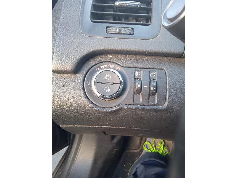 opel insignia berlina del año 2011