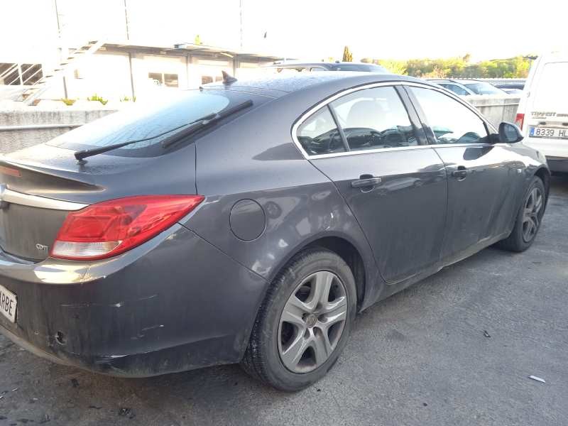 opel insignia berlina del año 2011