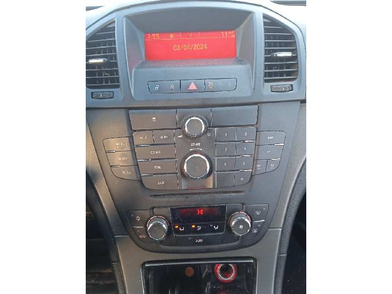 opel insignia berlina del año 2011