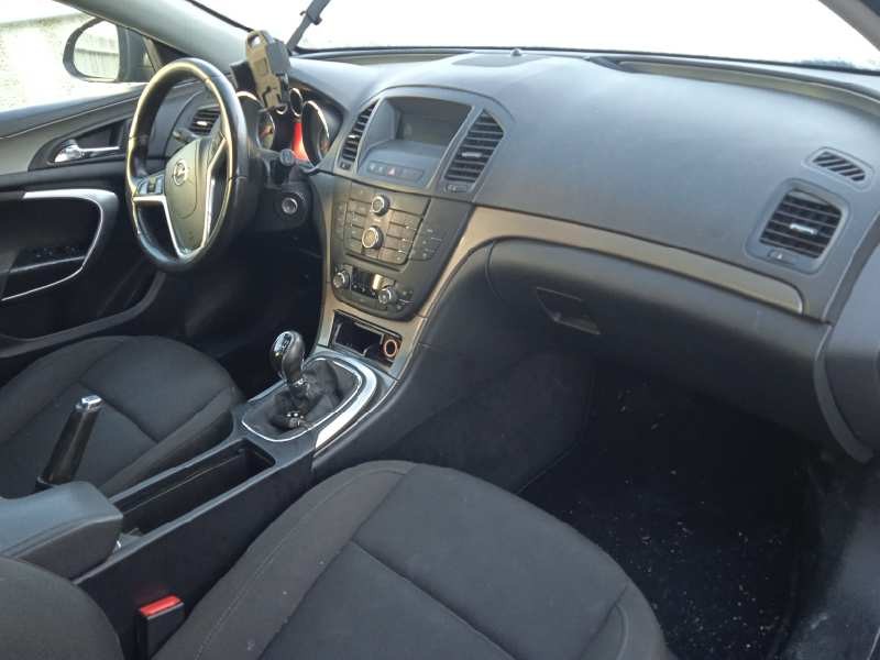 opel insignia berlina del año 2011