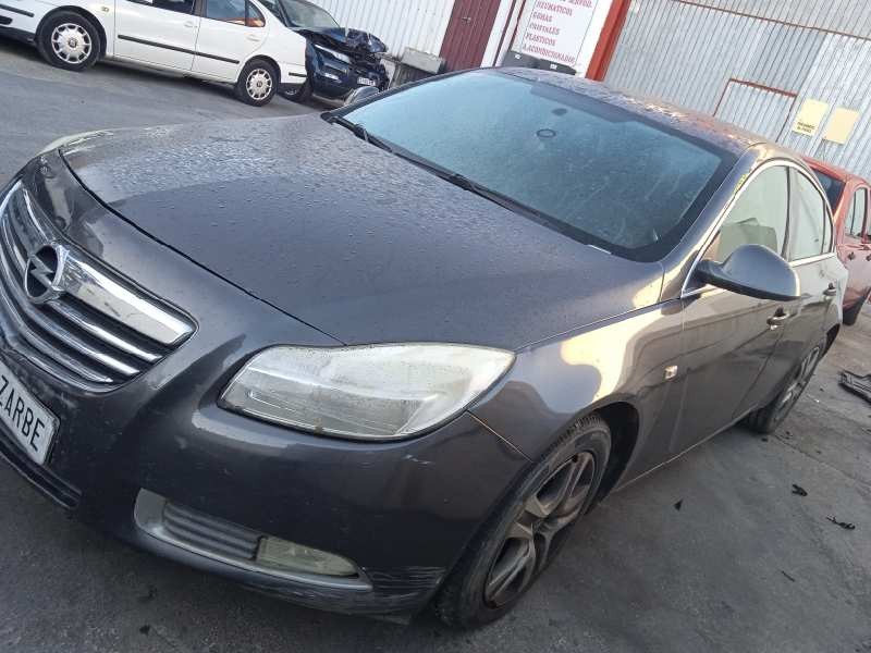 opel insignia berlina del año 2011