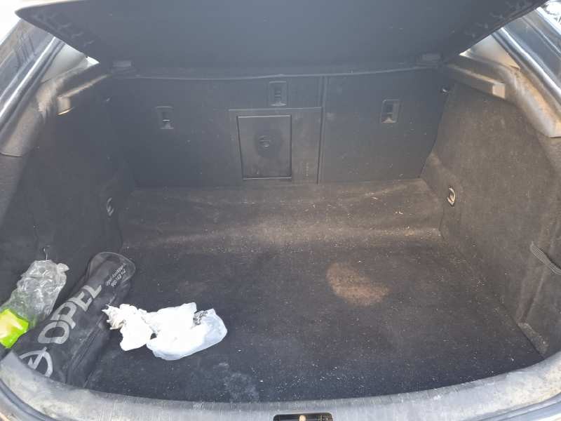 opel insignia berlina del año 2011