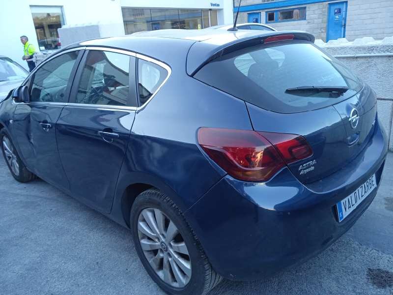 opel astra j lim. del año 2011