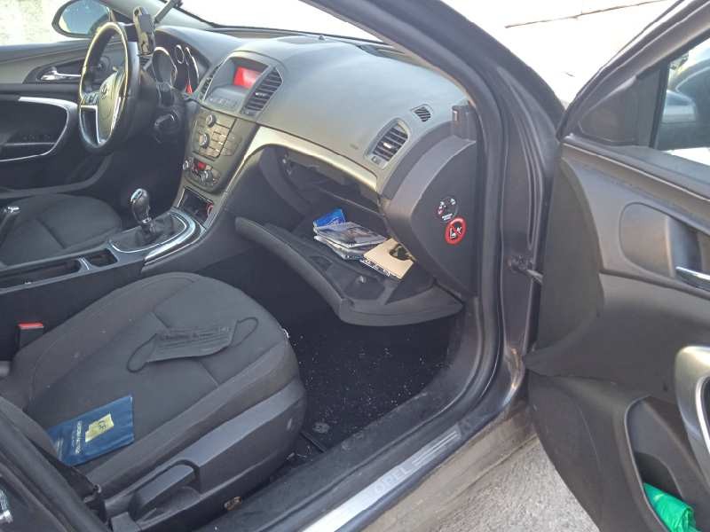 opel insignia berlina del año 2011