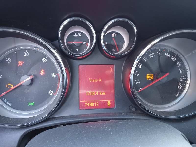 opel astra j lim. del año 2011