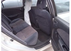 toyota avensis berlina (t 22) del año 2002 2