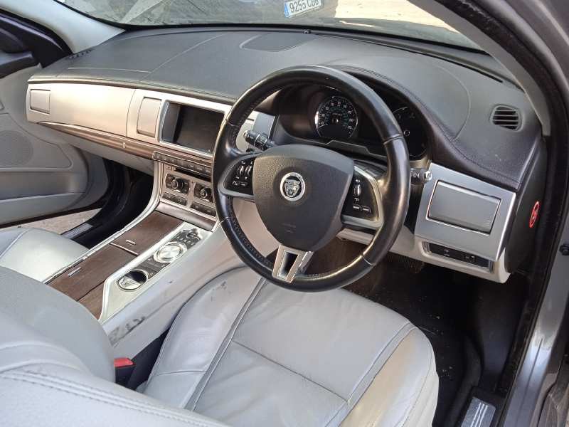 jaguar xf del año 2013