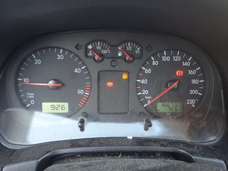 volkswagen bora berlina (1j2) del año 2002