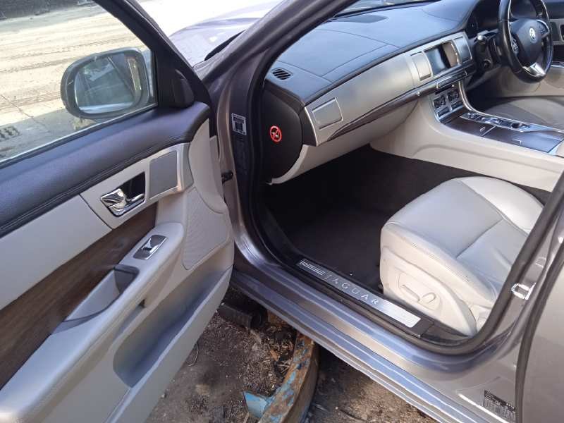 jaguar xf del año 2013