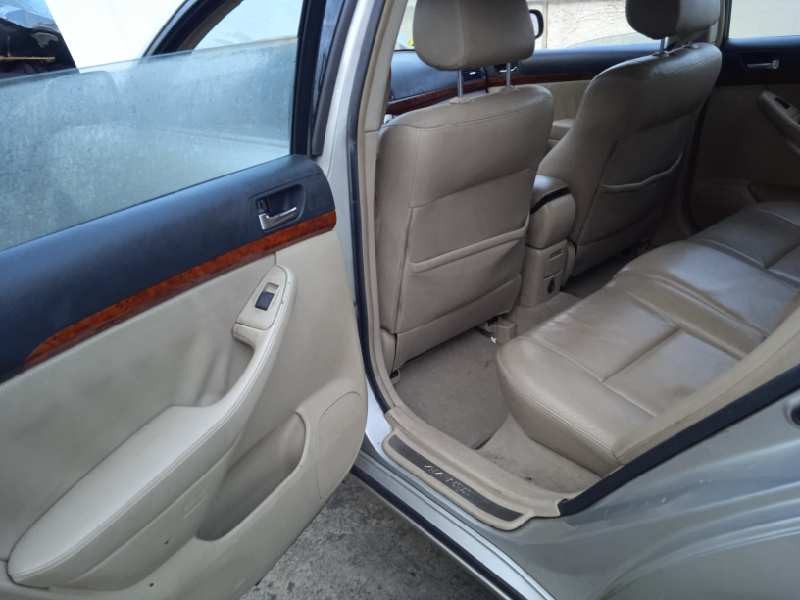 toyota avensis berlina (t25) del año 2005