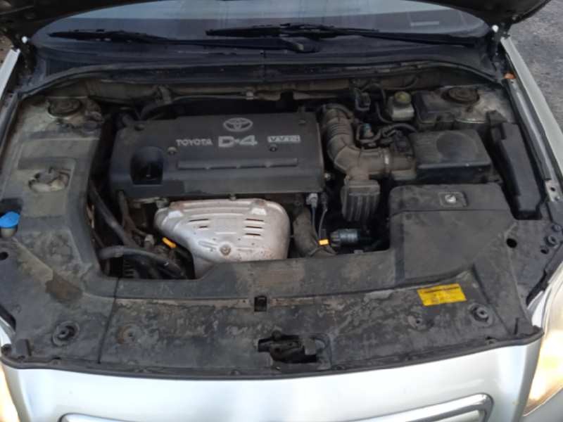 toyota avensis berlina (t25) del año 2005