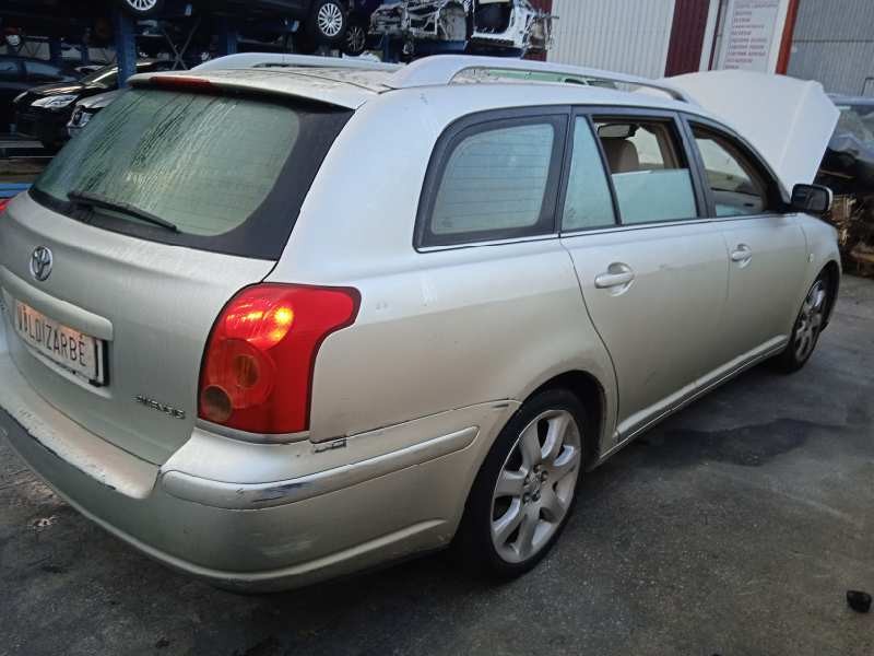 toyota avensis berlina (t25) del año 2005