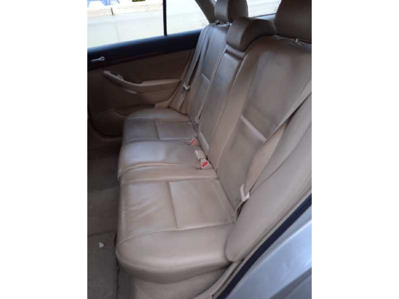 toyota avensis berlina (t25) del año 2005