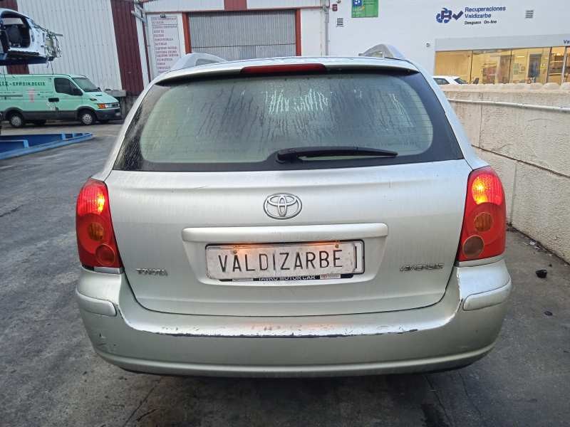 toyota avensis berlina (t25) del año 2005