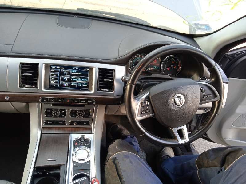 jaguar xf del año 2013