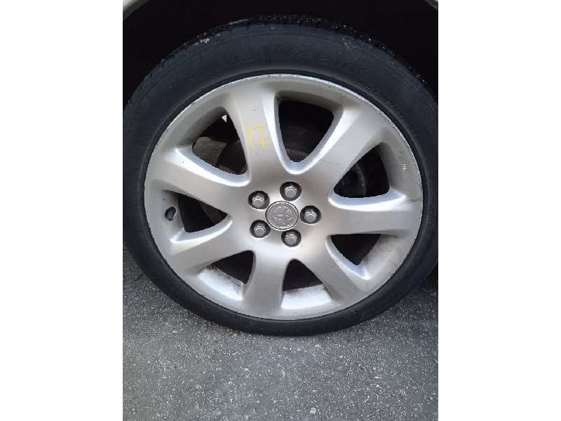 toyota avensis berlina (t25) del año 2005