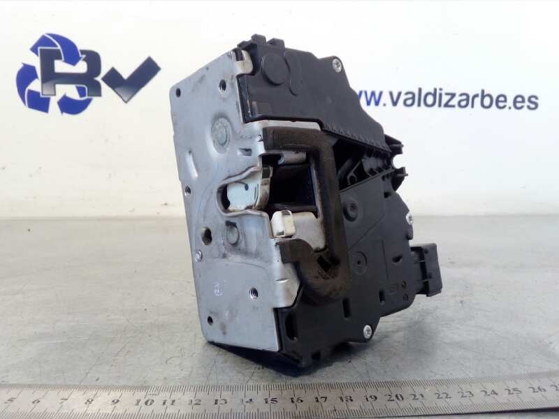 Recambio de cerradura puerta delantera derecha para fiat punto (199) easy referencia OEM IAM 51905683  