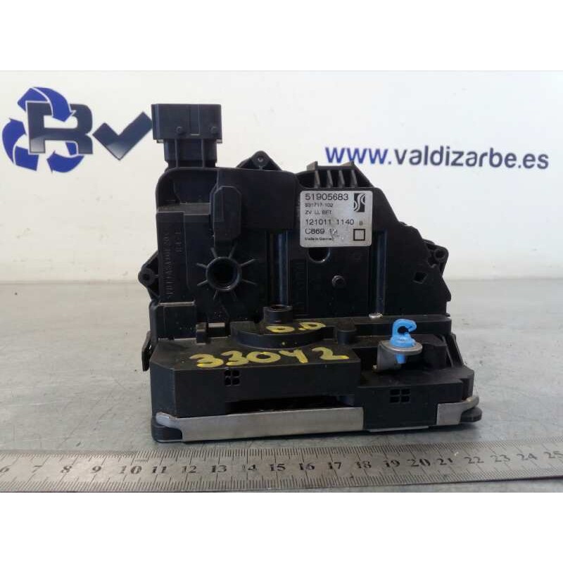 Recambio de cerradura puerta delantera derecha para fiat punto (199) easy referencia OEM IAM 51905683  