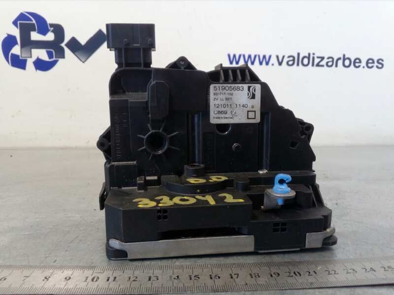 Recambio de cerradura puerta delantera derecha para fiat punto (199) easy referencia OEM IAM 51905683  