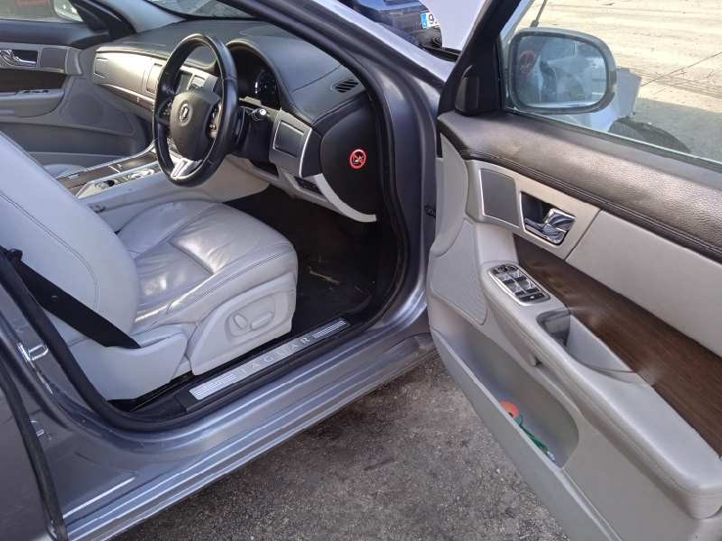 jaguar xf del año 2013