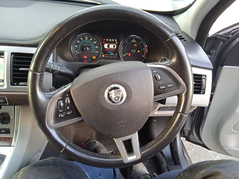 jaguar xf del año 2013