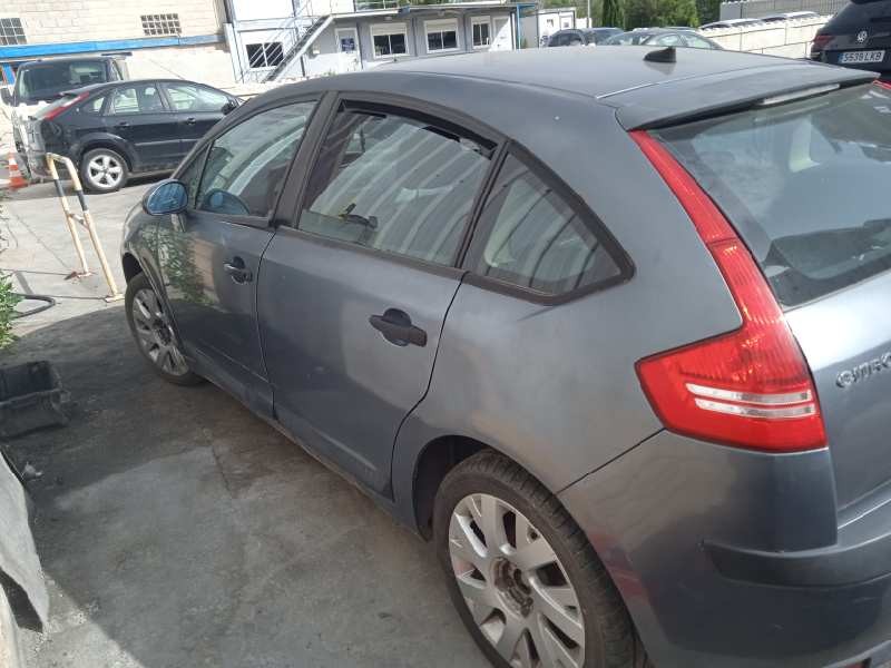 citroën c4 berlina del año 2004