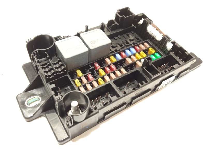 CAJA RELES / FUSIBLES M8D214A073BA LR144125 