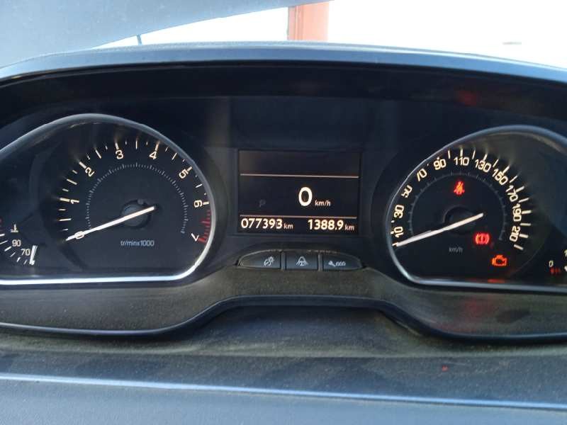 peugeot 208 del año 2012