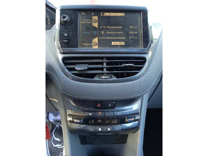 peugeot 208 del año 2012