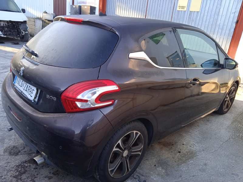peugeot 208 del año 2012