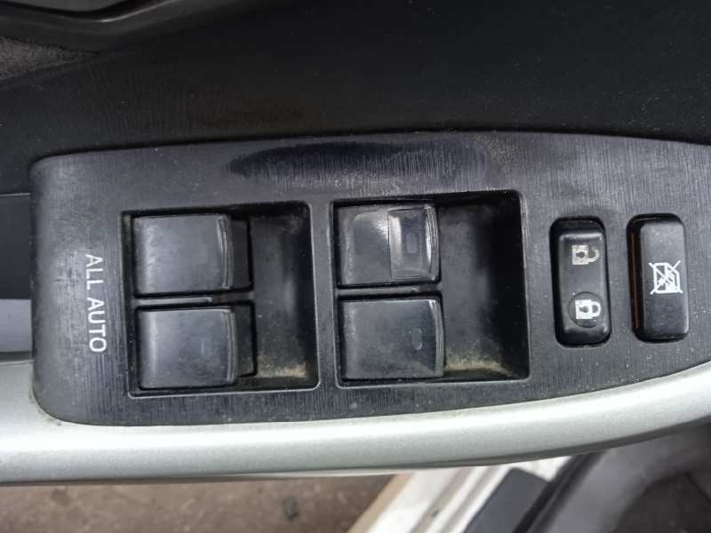 toyota prius (nhw30) del año 2012