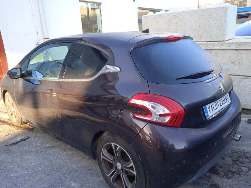 peugeot 208 del año 2012