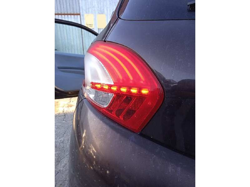 peugeot 208 del año 2012