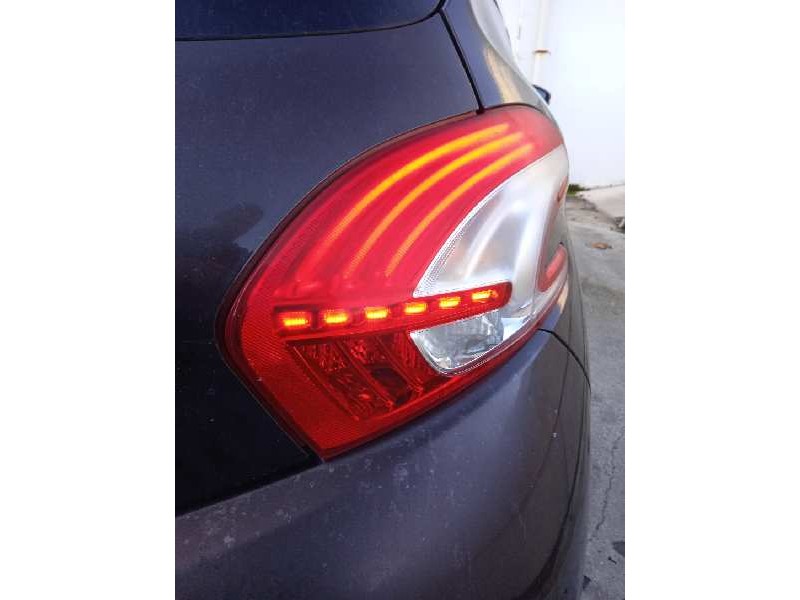 peugeot 208 del año 2012